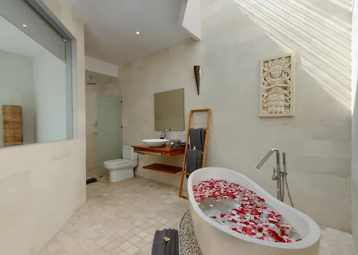 Miro - Luxury, 3 Bed, Seminyak (Bali)