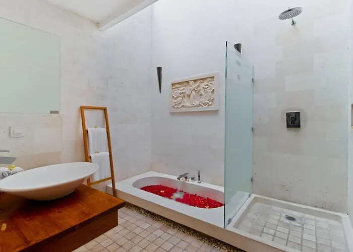 Miro - Luxury, 3 Bed, Villa *