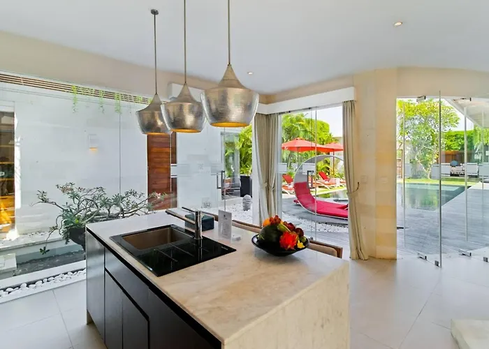 Miro - Luxury, 3 Bed, * Seminyak (Bali)